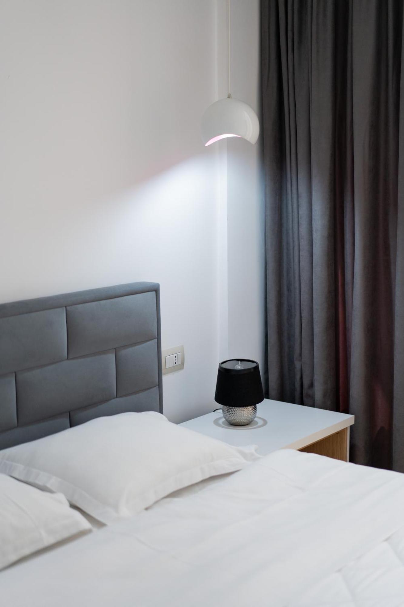 Cosy Urban Central Apartment ติรานา ภายนอก รูปภาพ